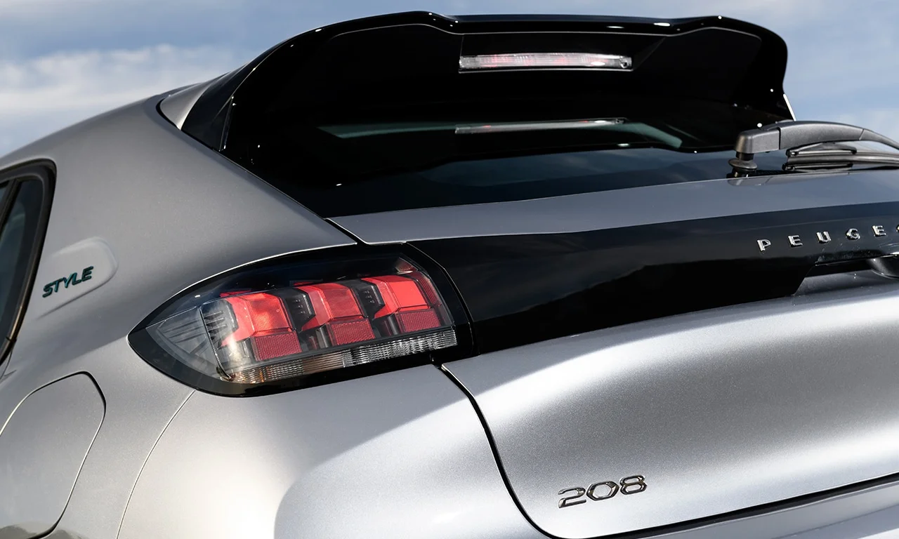 Peugeot 208 automático: hatch que ajudou a mudar a reputação da marca no Brasil