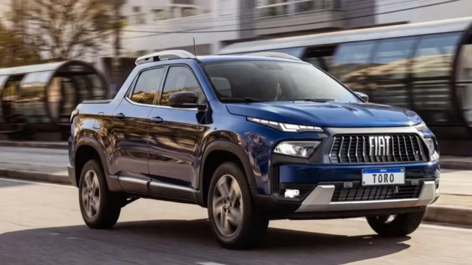 Fiat Toro 2027 estreia sistema híbrido e faz história no Brasil